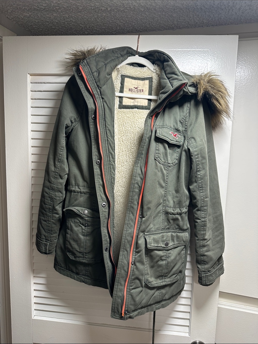 Hollister Olive Green Parka with Cream Sherpa Lining